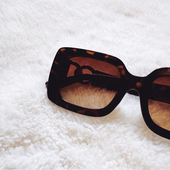 Camille Tortoise Brown Oversized Square Sunglasses - Picture 2 of 11
